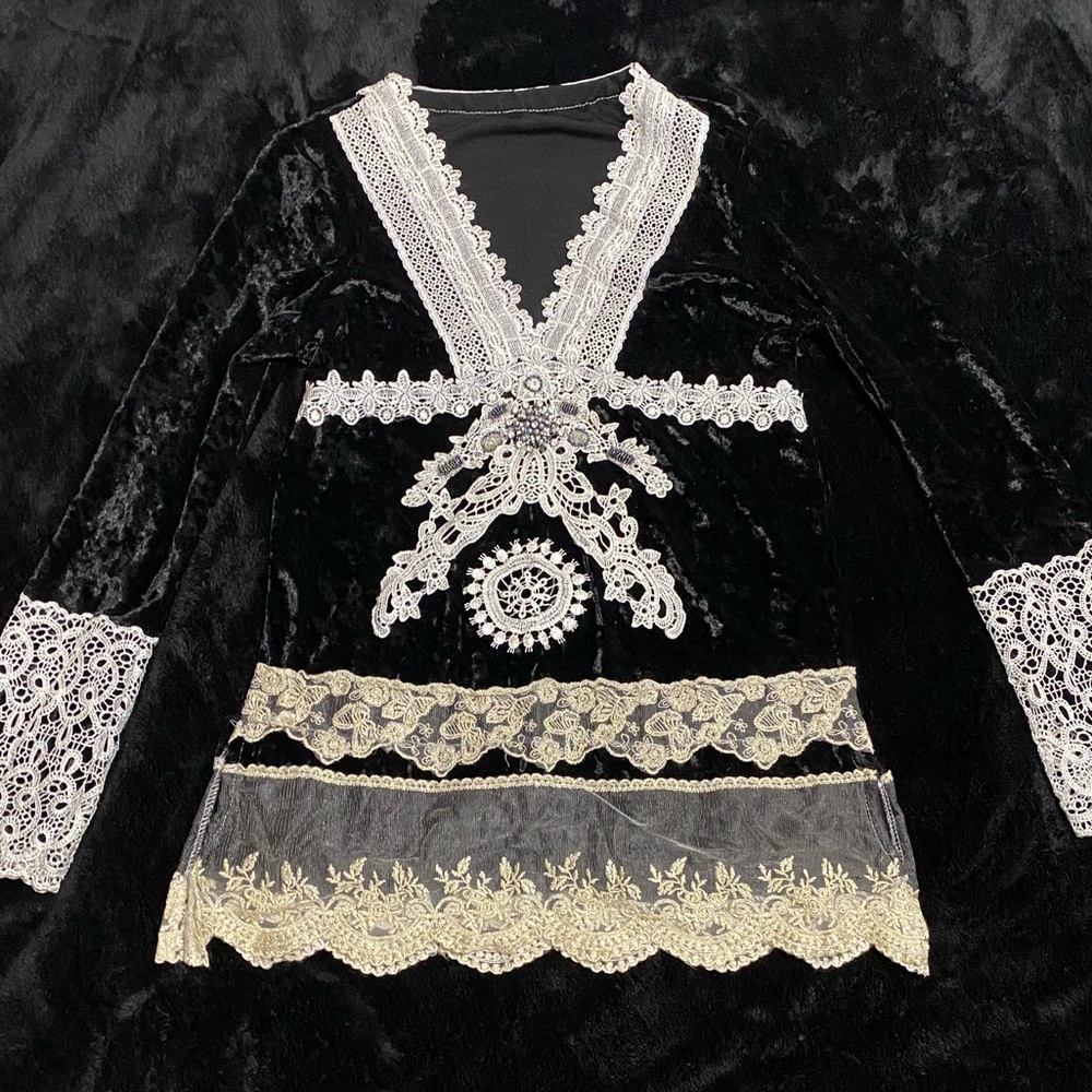 Lace velvet top